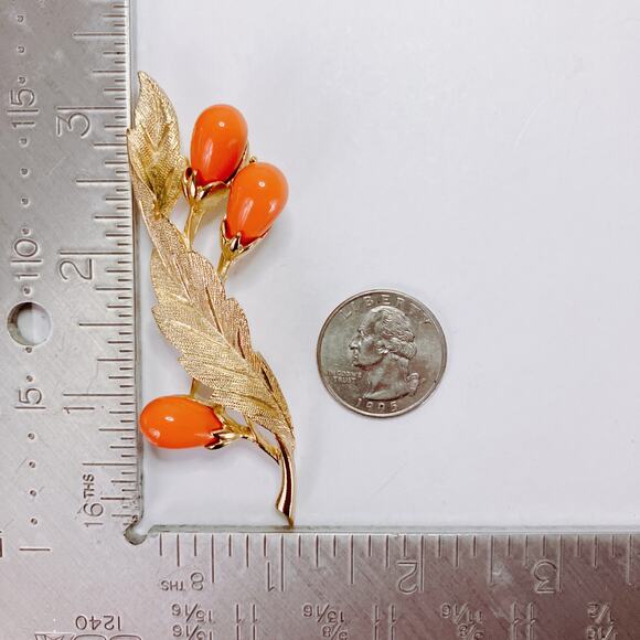 Vintage Signed Sarah Coventry 1960s Brooch Mid Century Gold Tone Faux Coral Pin - Picture 10 of 11